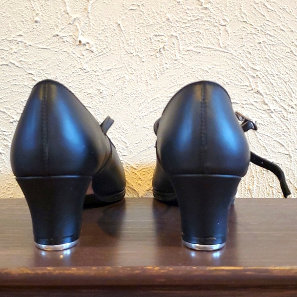 Capezio Women's Ballet & Dance Shoes 🩰 - Picture 4 of 9